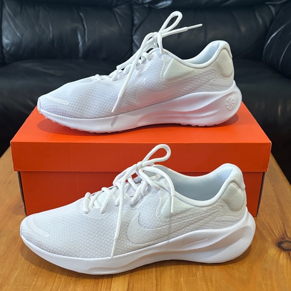 ✔️Size 10 - NWT: NIKE - Women's Revolution 7 Running Shoes - Picture 3 of 13